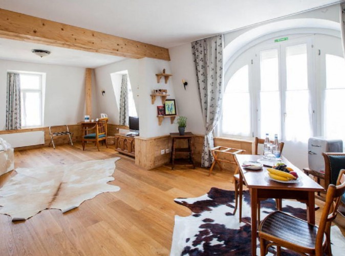 035_Carlton Europe Interlaken_Schoene Aussichten Touristik_signature-suite-452-1400-890